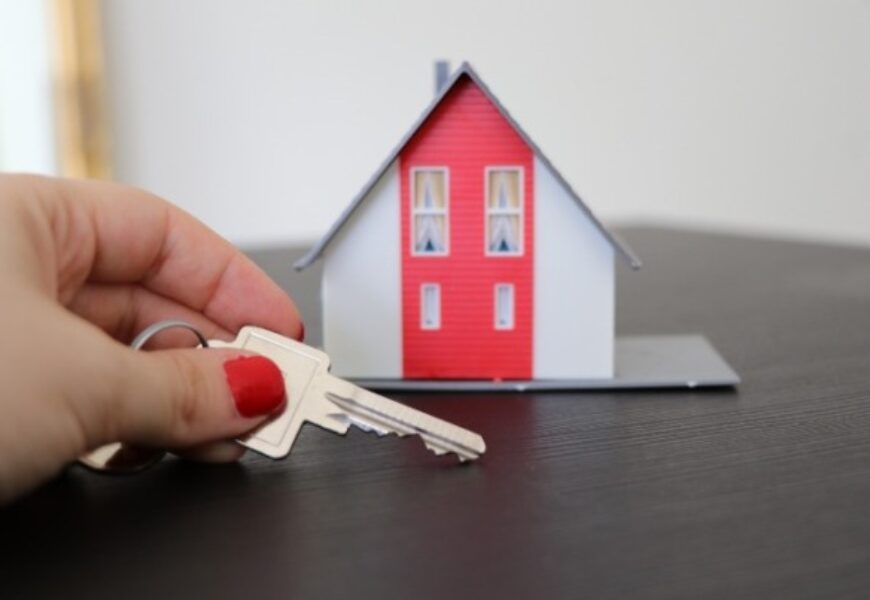 Donazione immobiliare: Vantaggi, rischi e costi da conoscere.