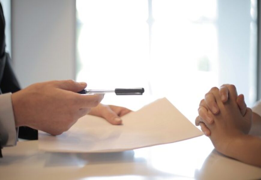 Cessione del preliminare: funzionamento, vantaggi e rischi
