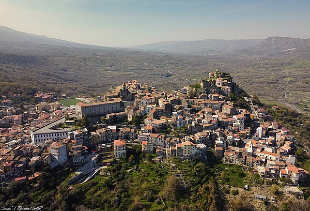 Castiglione di Sicilia: Dove comprare case a 1 euro. 1 Castiglione di Sicilia case a 1 euro