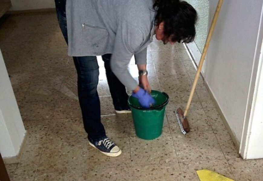Pulizie condominiali in nero: Rischi e sanzioni da conoscere