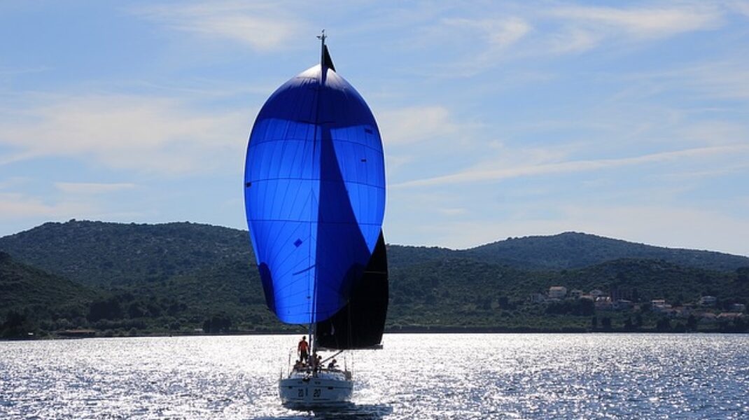 Vivere in barca a vela: quanto costa e come trasformarlo in realtà